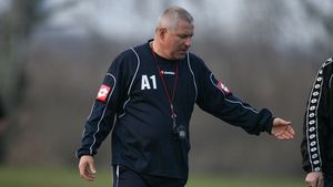 "Nu e ușor să joci cu sabia deasupra capului** Nu pierdem cu Poli"