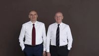 Ce lovitură! Frații Pavăl au decis să schimbe numele Carrefour după ce au plătit 823.000.000 de euro pe magazine
