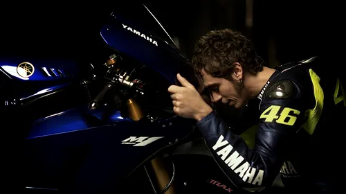 FOTO Rossi s-a fotografiat alături de noua motocicletă!** Marc Marquez, copilul-minune din MotoGP, și-a prezentat „racheta” cu care se va bate cu „Il Dottore”