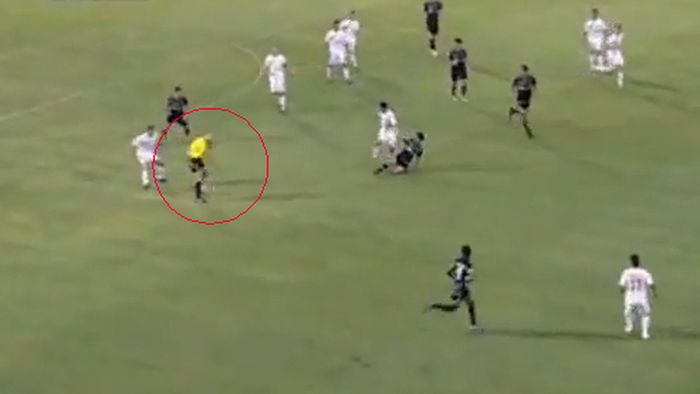 VIDEO MEMORABIL** Centralul unui meci din prima ligă din Grecia a reușit o pasă de gol perfectă. Vezi execuția ANTOLOGICĂ‚, care i-ar face invidioși și pe Zidane sau Ronaldinho