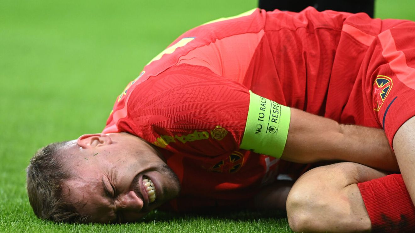 Dezastru pentru FCSB și sperietură mare pentru naționala României: Darius Olaru s-a accidentat grav și a fost scos pe brațe de medici în derby-ul cu CFR! FOTO