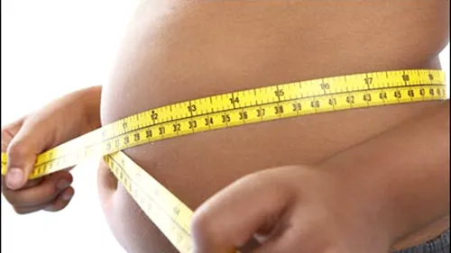 INCREDIBIL! Un emigrant a fost EXPULZAT pentru că este prea gras: 