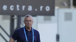 Mircea Rednic sare la Răzvan Zăvăleanu! „Are salariu de nesimțit! Când eram eu, ne spălam cu apă plată. Actualul antrenor a luat 280.000 de euro”