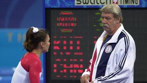 Cât de dur a fost, în realitate, Bela Karolyi cu Nadia Comăneci şi cu restul gimnastelor pe care le-a făcut campioane. Ce spunea mama unei sportive: „E ca Dumnezeu pentru ele”