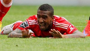 FOTO | Accidentare groaznică suferită de unul dintre cei mai buni jucători ai Benficăi. Talisca a căzut pe mână și și-a dizlocat un deget