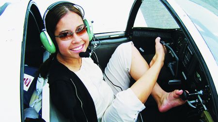 Atinge cerul... fără aripi!** Nu are brațe, dar a învățat să lupte cu viața folosindu-se de sport