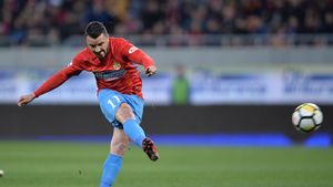Atingerea magică a unui fotbalist special! Budescu înscrie un gol superb în FCSB - CSM Poli 1-0 și își duce echipa pe primul loc. Cronica meciului