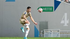 Alex Dobre, la un pas de FCSB! Mijlocașul lui Dijon, neconvocat la echipa națională, ar fi putut ajunge la echipa lui Gigi Becali. De ce a picat transferul