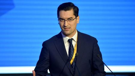 Fostul arbitru FIFA trage un semnal de alarmă după anunțul că Răzvan Burleanu ar putea fi noul președinte UEFA: „Să nu cumva să se întâmple asta, nu ar fi foarte bine”. VIDEO
