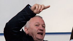 Porumboiu e resemnat: "Nici nu mai exersăm penalty-urile la antrenamente, am primit doar unul în doi ani!" :)