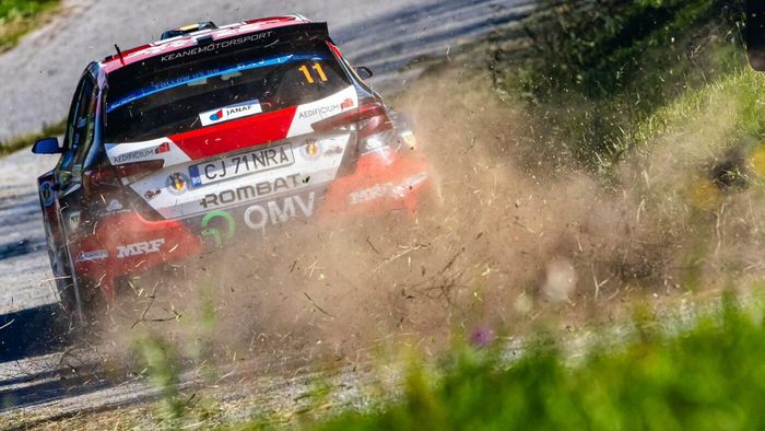 Românii fac spectacol în finala Europeanului de Raliuri. Unul poate fi campion astăzi
