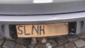 A desenat cu o cariocă numărul de înmatriculare. Polițiștilor de pe autostradă li s-a părut suspect: ce au descoperit când au verificat al cui este