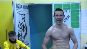 Valentin Costache a pozat ca portughezul Cristiano Ronaldo! Imagini spectaculoase din vestiarul naționalei lui Adrian Mutu | VIDEO