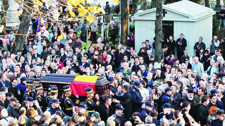 Deși l-a iubit și ajutat, fotbalul l-a ignorat pe Păunescu la ultimul drum!