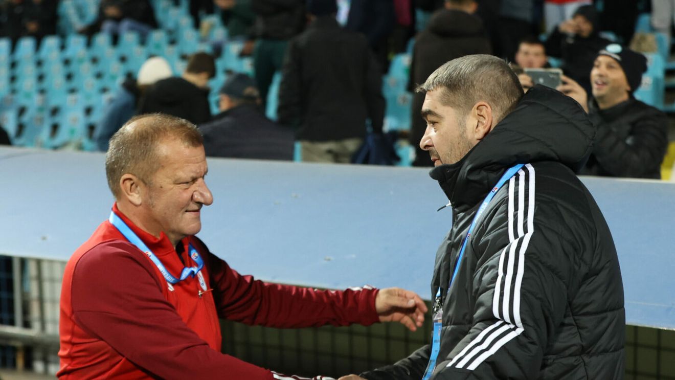 Antrenorul din Superliga, la un pas de a fi dat afară: Liviu Ciobotariu e pregătit să îi ia locul imediat! Dorinel Munteanu, a doua variantă
