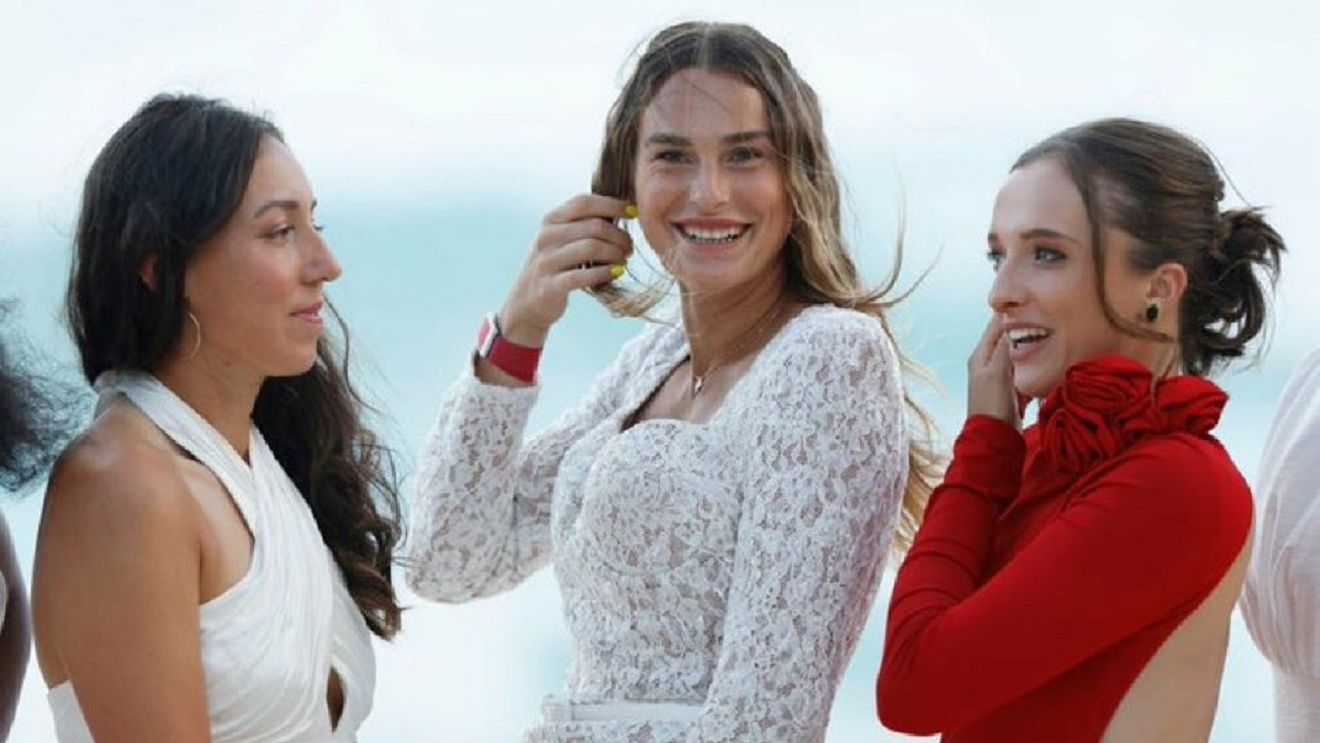 Situația stânjenitoare în care au fost puse jucătoarele la Turneul Campioanelor! Iga Swiatek, cea mai „şifonată” după festivitatea de deschidere | FOTO