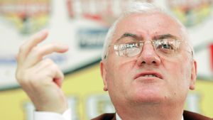 Dragomir atacă: "Mircea Sandu are în jurul lui niște oligofreni"