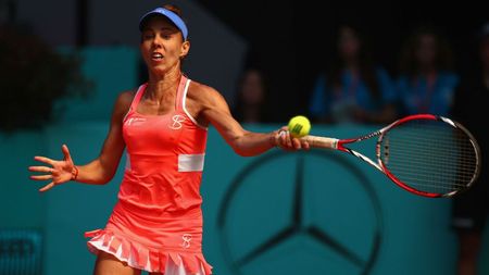 EXCLUSIV | Când un "Doctor în sport" ascultă, și la 30 de ani, de doi profesori, iese de nota 10! Mihaela Buzărnescu și culisele unei ascensiuni fantastice în WTA. Cum s-a calificat în turul doi la Paris, legătura cu Mircea Eliade și cine e Septimiu Frățilă 