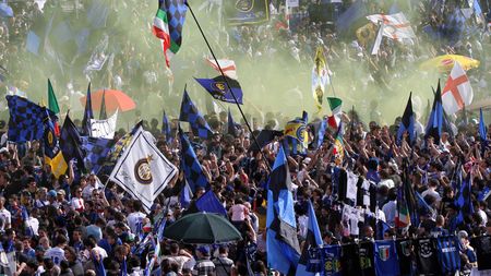 Fanii lui Inter îl roagă pe Mourinho să nu plece! Moratti: "Nu știu ce decizie va lua!"