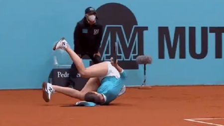 Sorana Cîrstea, căzătură cumplită în primul tur la Madrid! Românca a avut nevoie de intervenția medicului | VIDEO