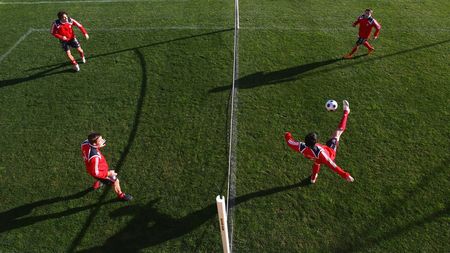 Stăm bine la fotbal-tenis!** Cinci medalii de aur și una de argint la Europene!