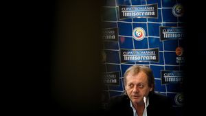 "Când merg pe stradă și mă salută lumea, plutesc!" 12 întâmplări cu și despre Ilie Balaci povestite chiar de legendarul fotbalist: pachetul de țigări din ziua meciului cu Italia, contractul cu Milan, odiseea arabă, pescărușii englezi din hotelul de curve