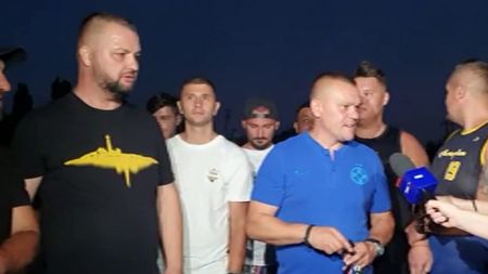 „Să înțeleagă ce înseamnă să îmbraci tricoul Stelei!” Ce a discutat galeria de la FCSB cu jucătorii lui Dinu Todoran și mesajul lui Claudiu Răducanu | VIDEO