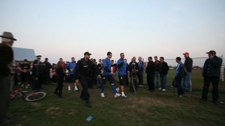 FOTO** Steliștii s-au pregătit pentru meciul cu Pandurii într-un sat!