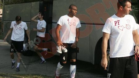 FOTO La Rapid, "Dragostea e fotbal"! Vezi aici de ce!