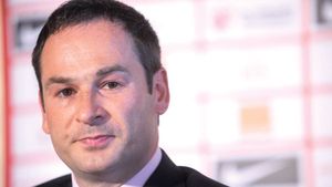 Negoiță vrea să salveze sărbătorile alb-roșilor și le va vira un salariu restant!** "Câinii" se gândesc să boicoteze meciul cu FC Brașov