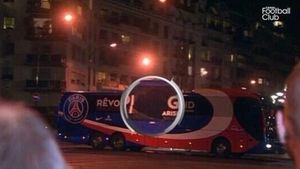 Ibrahimovic&Co, atacați cu pietre înainte de meciul cu Lyon, într-o suburbie a Parisului