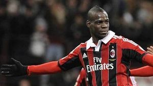 Dar chiar întotdeauna numai el?:)** Balotelli a înscris din nou pentru Milan și a egalat un record vechi de 15 ani. VIDEO - Ce a reușit 'Super Mario' cu Parma: