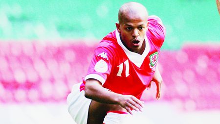 Omul hat-trick!** El a reușit "triple" în toate competițiile din Albion!