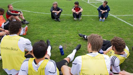 "Carceră" pentru Lahm & Co! Bierhoff  voia 'celula lui Mandela' în hotelul Germaniei