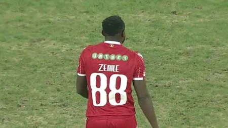 Dinu și Panduru "i-au încheiat cariera" lui Zenke! Cei doi n-au avut milă de mijlocașul adus de Rednic: "Dacă pui o haină pe el îl duci la Botezatu"