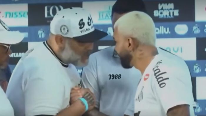Fără precedent! Ultrașii radicali s-au dus peste fotbalist la prezentarea oficială și l-au amenințat: „Ne ești dator și știi cum merg lucrurile pe aici!”