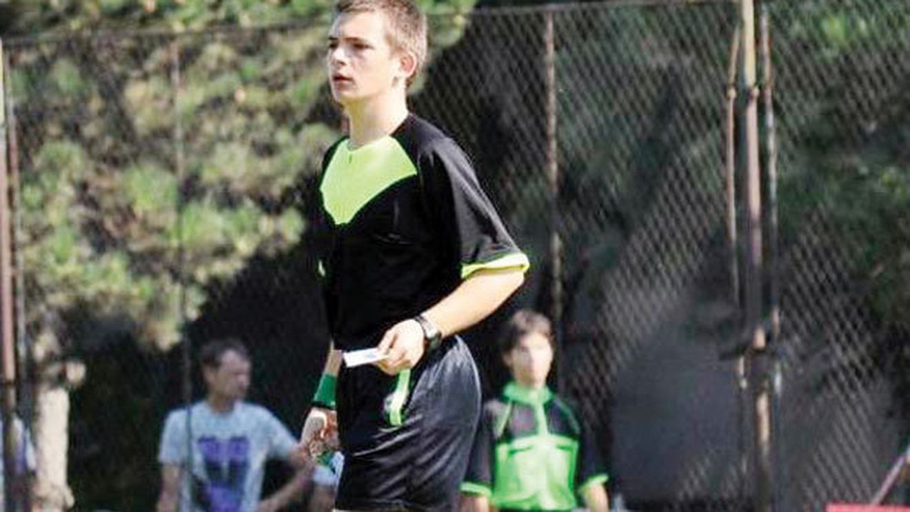 Un arbitru de 17 ani a fost bătut crunt la un meci din Liga a V-a, Botoșani!** Crăciunescu cere pedepsirea autorilor: "Niște bestii!"