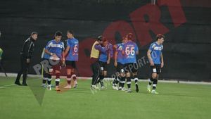 Scaunul lui Andone se clatină tot mai rău!** VIDEO Viitorul lui Hagi a făcut tiki-taka pe terenul campioanei: 11 pase și un gol pentru istorie