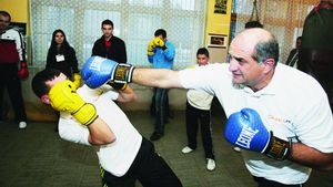 Bătaie pe mănușile lui Bute scoase la licitație!** "Lucian plângea de ciudă" Cum l-a călit primul antrenor: calvarul prin care a trecut Mr KO