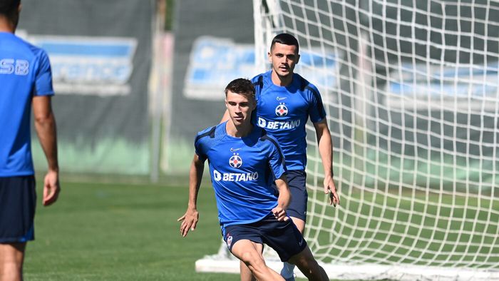 Antrenorul a dezvăluit unde greșește Gigi Becali în cazul lui Octavian Popescu! Cum a început decăderea fotbalistului de la FCSB: „E un lucru extrem de periculos!”