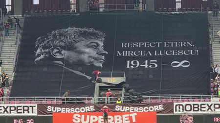 Omagiu pentru Mircea Lucescu înainte de Rapid – FC Argeș. Banner uriaș pe stadion în timpul momentului de reculegere