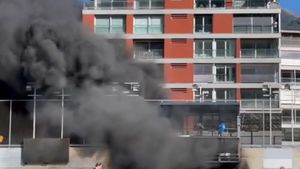 Stadionul a fost cuprins de flăcări! Meciul ar putea fi mutat de urgență pe o altă arenă | VIDEO