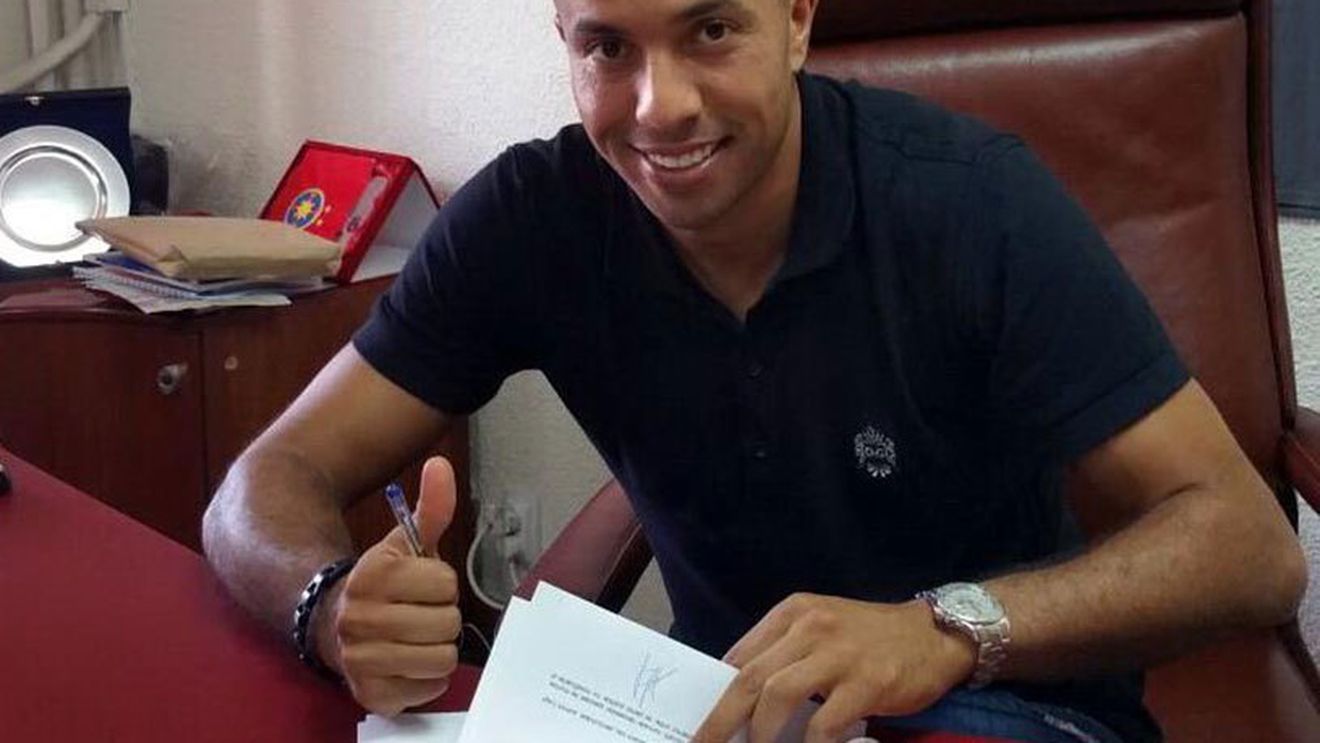 INTERVIU | Houssine Kharja se declară fericit că a ajuns la Steaua: "E cunoscută în toată lumea. Îmi sună telefonul non-stop, mă sună familia și prietenii să mă felicite că am ajuns la o echipă atât de mare"