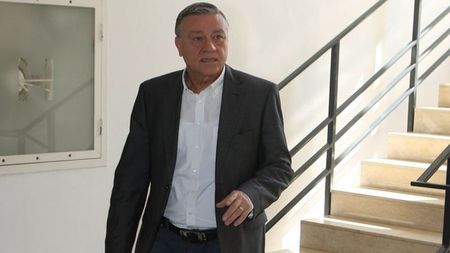 Fără străini!
