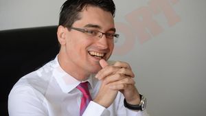 VIDEO INTERVIU | Burleanu: "Dacă naționala se califică la turneul final, un centru regional se va numi Generația Euro 2016". Cine e jucătorul cu care s-a sfătuit 