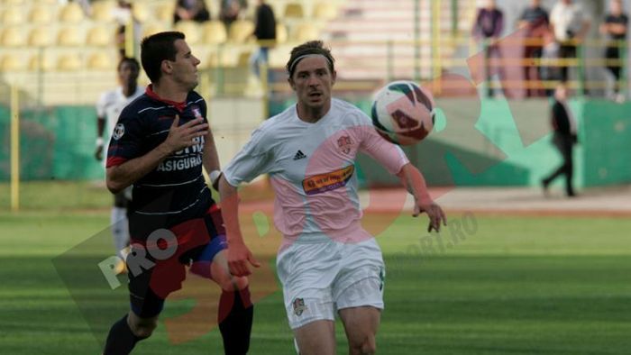 "Ei cu barele, noi cu golul". Balint critică jocul echipei, dar îl ridică în slăvi pe Antal