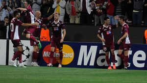 EXCLUSIV** Bombele pregătite de CFR Cluj pentru Ligă: Săpunaru, un fundaș de la AEK și un atacant!