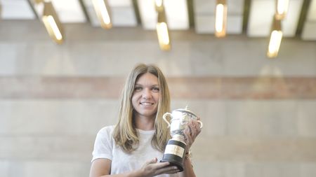 Unic în istoria Roland Garros! Simona Halep a dezvăluit "de departe cel mai frumos moment al vieții și carierei mele": "Rar îmi dau lacrimile pe teren, dar a fost ceva deosebit"