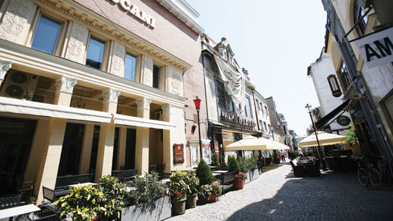 Trandafir de pe Lipscani!** Jucătorii din Liga I se distrează în centrul vechi al Capitalei