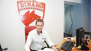Reportaj EXCLUSIV cu noul antrenor al lui Dinamo! Mister Flavius și bucuria de a fi "câine"! Noul antrenor al lui Dinamo și-a expus planurile de viitor - VIDEO